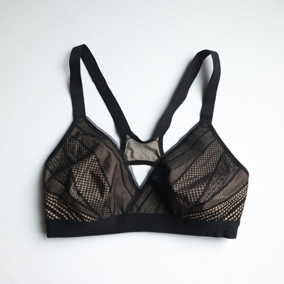 Lululemon Awake to Lace Bra Black / Barely Beige - Size 32D - Picture 1 of 11